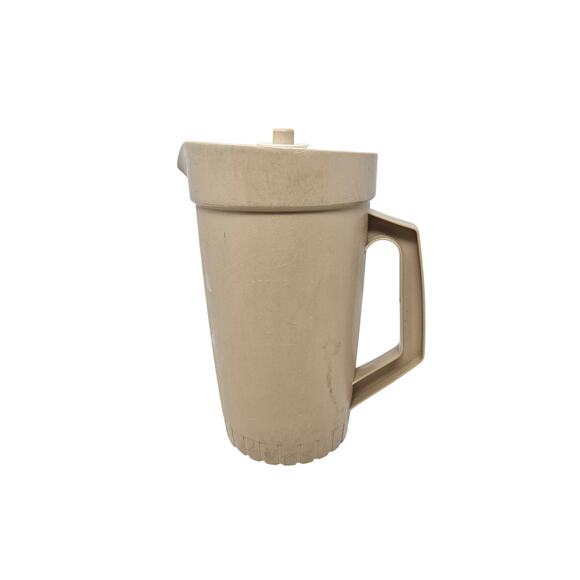 Vintage TUPPERWARE Harvest Tan 2 Quart Pitcher Push Button Lid Retro Plastic - Picture 2 of 5